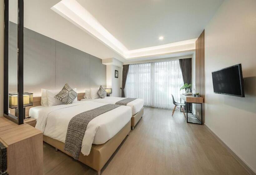 اتاق لوکس, Nap In Chiang Mai