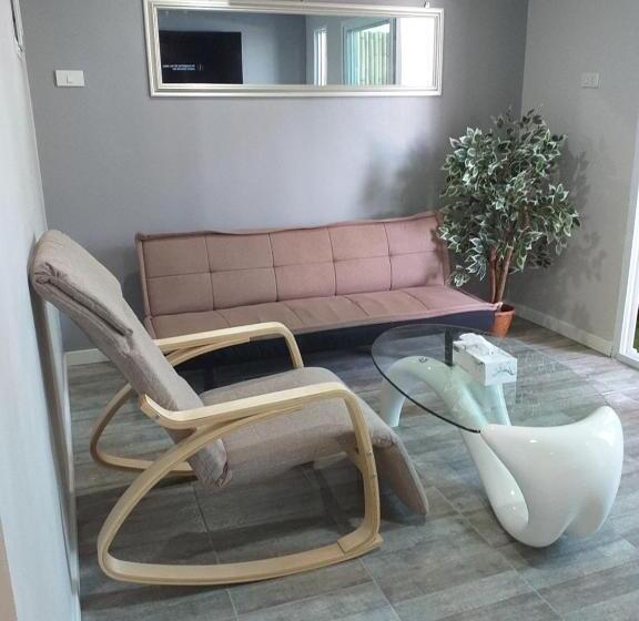 발코니가 있는 2 베드룸 아파트, Samui Green