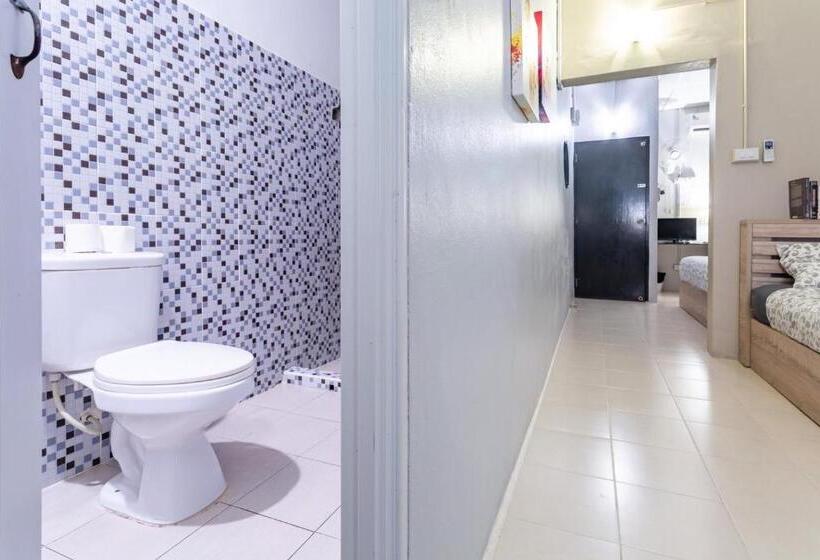 חדר משפחתי, The Beach Cha Am Guest House