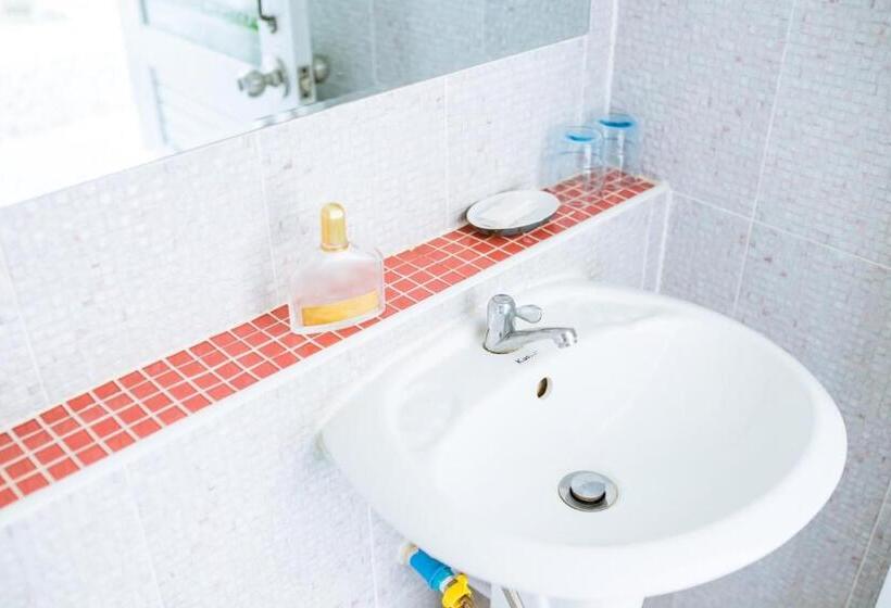 חדר סופריור עם מרפסת, The Beach Cha Am Guest House