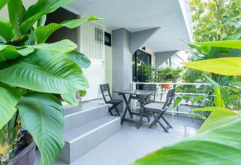 חדר משפחתי, The Beach Cha Am Guest House