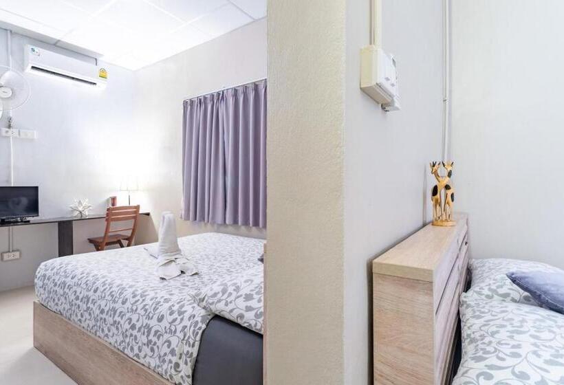 חדר משפחתי, The Beach Cha Am Guest House