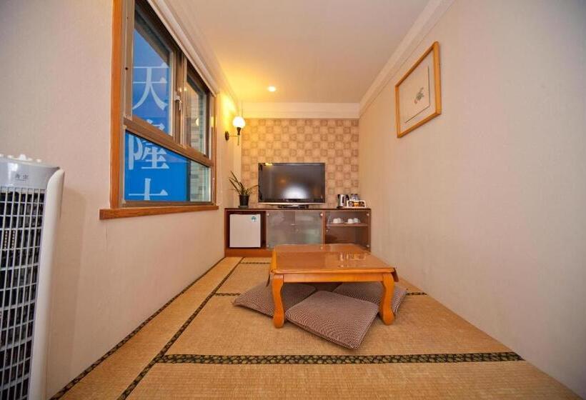 اتاق خانوادگی, Tian Long