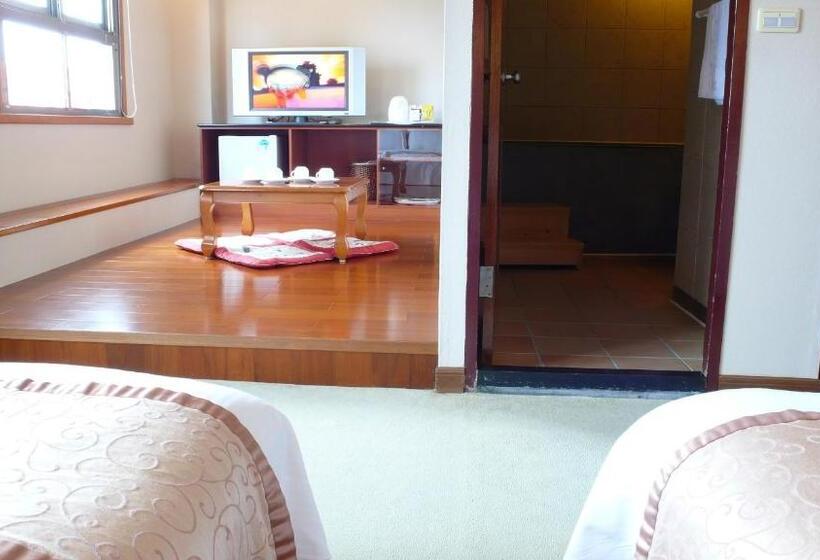 اتاق خانوادگی, Tian Long