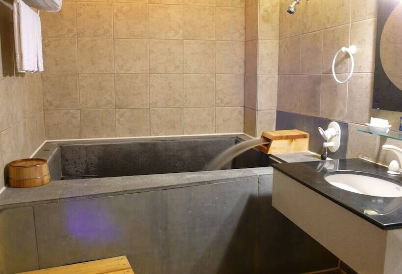 اتاق خانوادگی, Tian Long