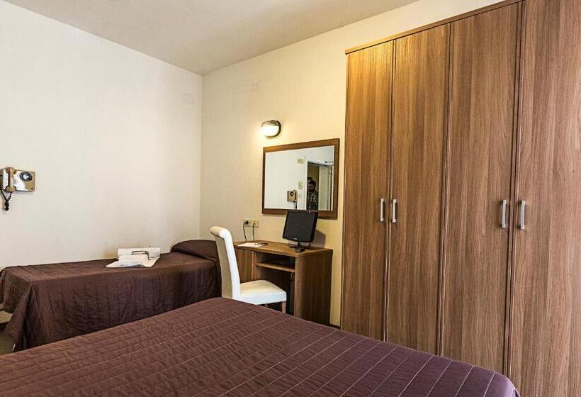 발코니가 있는 4인용 스탠다드 룸, Vela D'oro