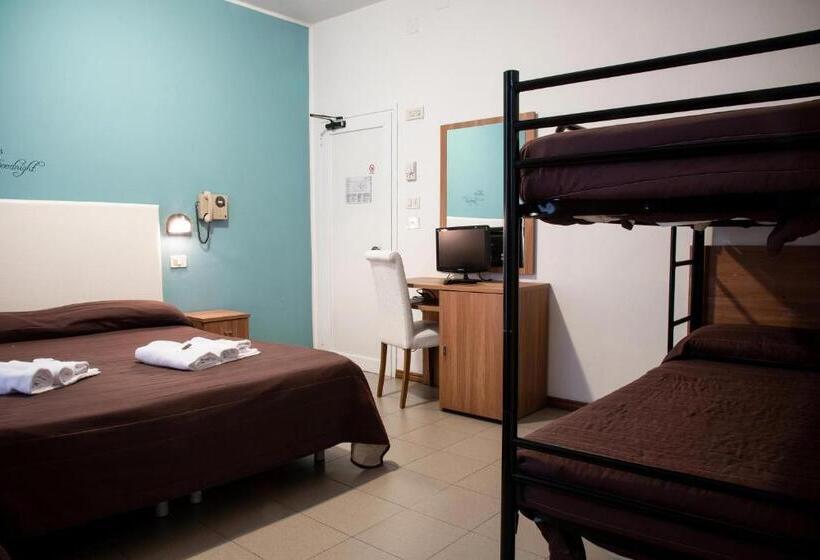 발코니가 있는 4인용 스탠다드 룸, Vela D'oro