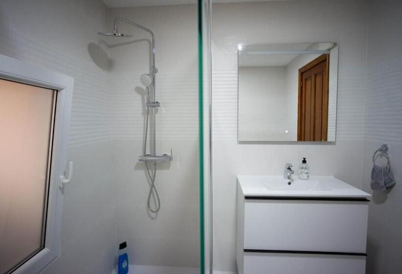 单人经济间, Residencial Art Brut