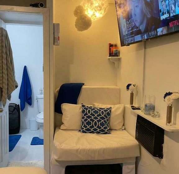 اتاق لوکس, Blue Royalty