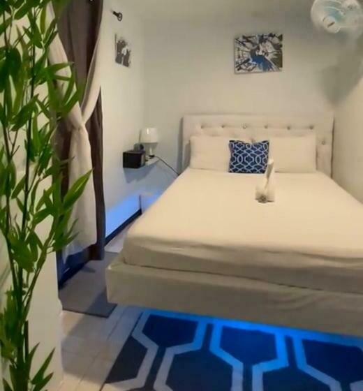 اتاق لوکس, Blue Royalty