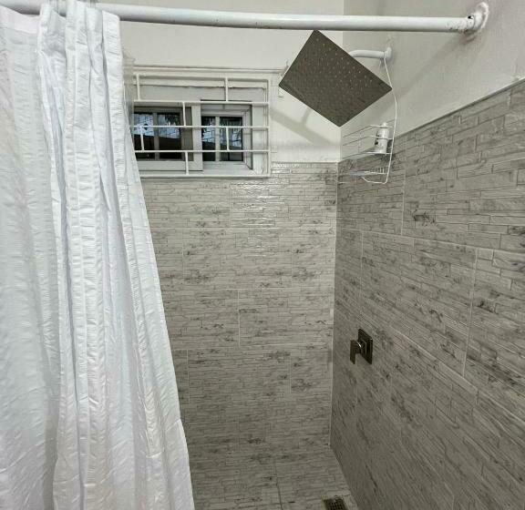 اتاق لوکس, Blue Royalty