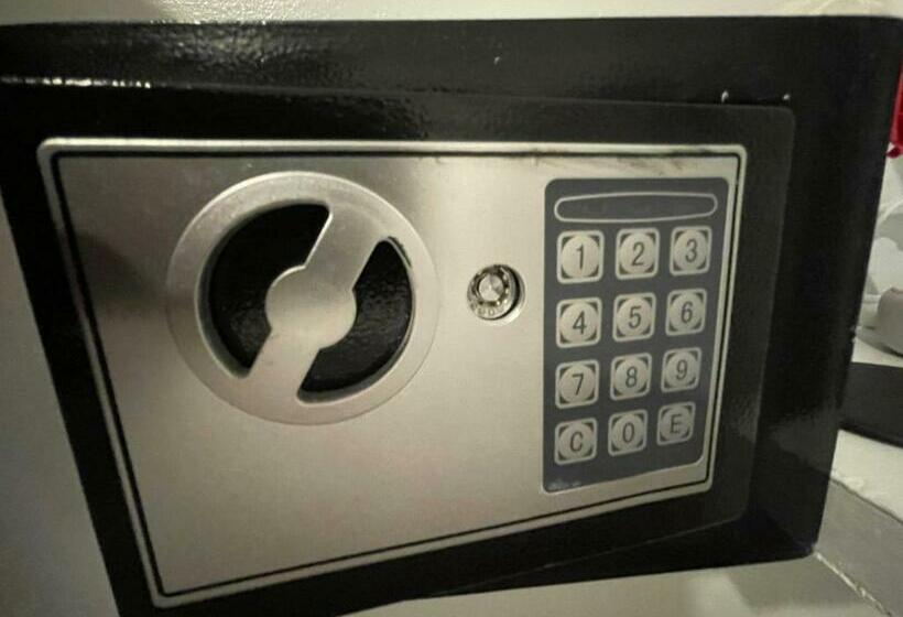 اتاق لوکس, Blue Royalty