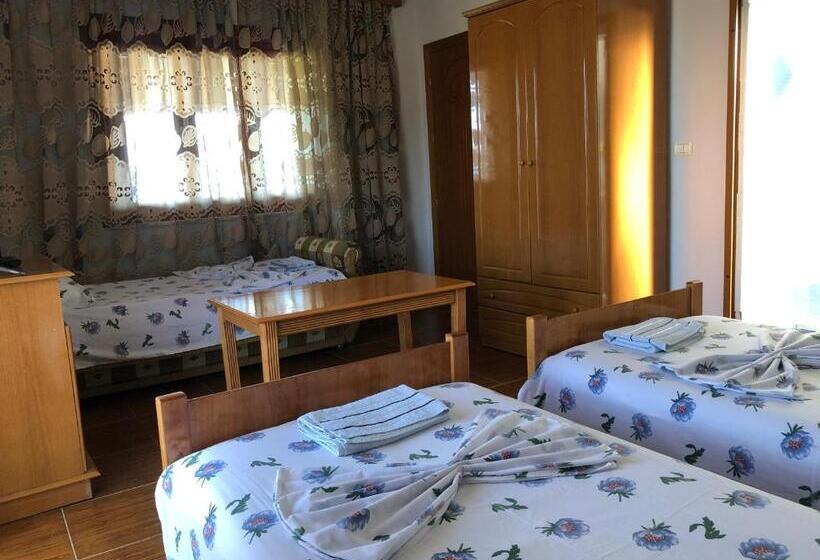 Triple Room Sea View, Camping & Guest House Herges