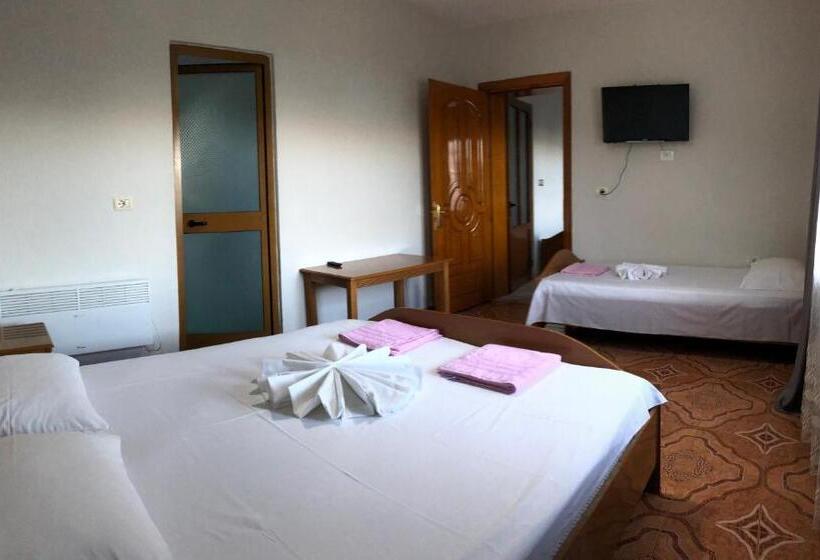 ファミリールーム, Camping & Guest House Herges