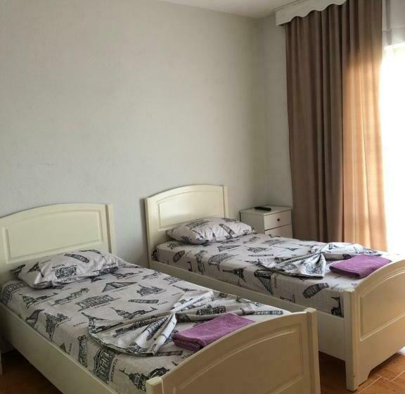 マウンテンビュースタンダードルーム, Camping & Guest House Herges