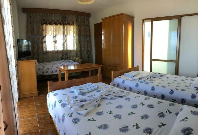 Triple Room Sea View, Camping & Guest House Herges