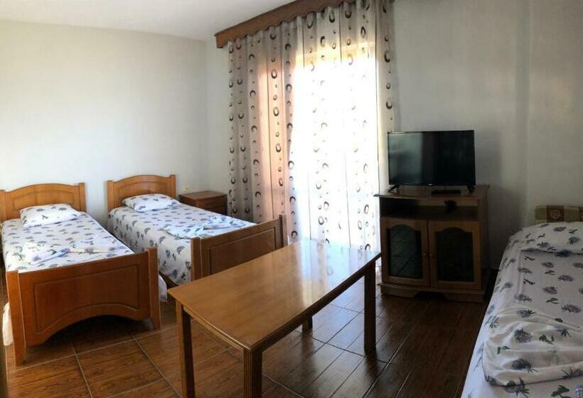 Triple Room Sea View, Camping & Guest House Herges