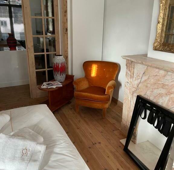 اتاق لوکس, Circa 1929