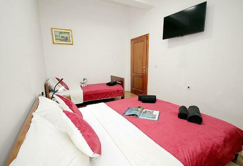 اتاق لوکس, Vila Castello