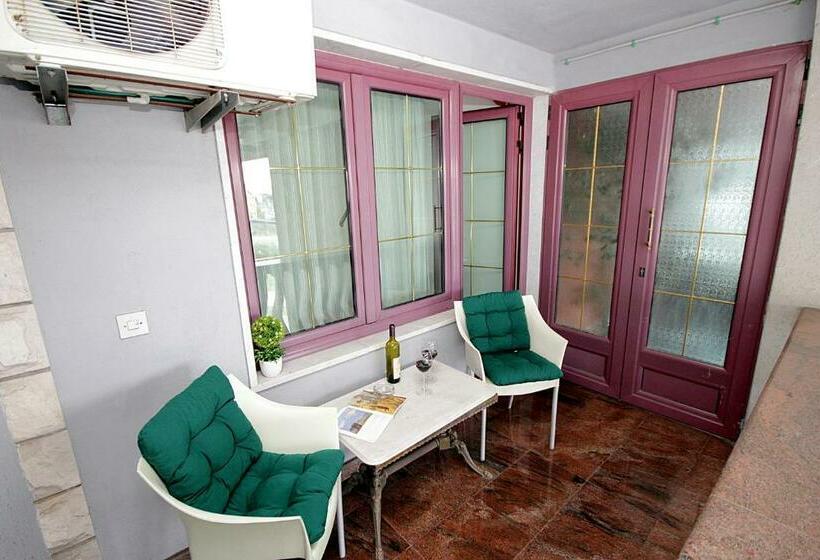 اتاق لوکس با چشمانداز دریا, Vila Castello