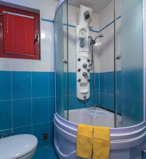 اتاق استاندارد سه نفره, Vila Castello