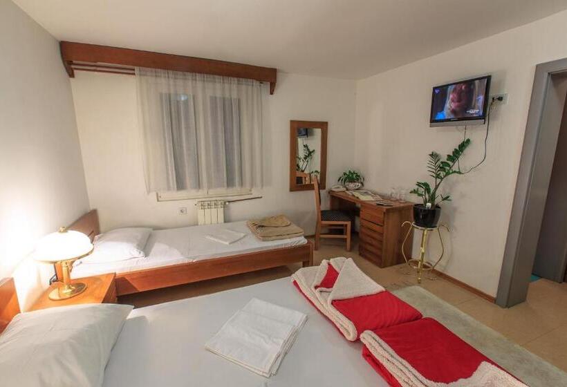 اتاق استاندارد سه نفره, Vila Castello