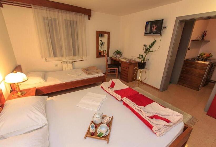 اتاق استاندارد سه نفره, Vila Castello