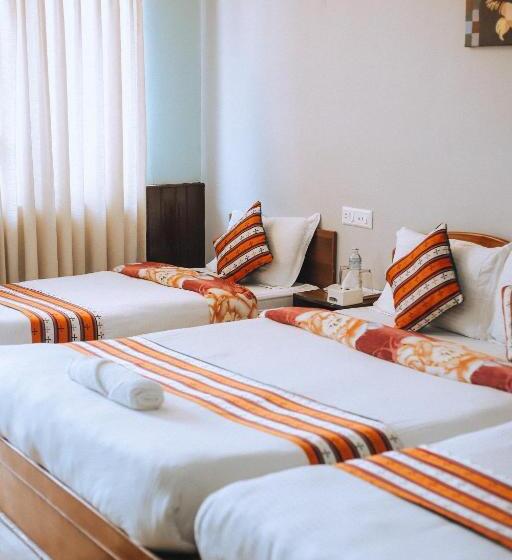 اتاق استاندارد سه تخته با بالکن, Mountain Resort