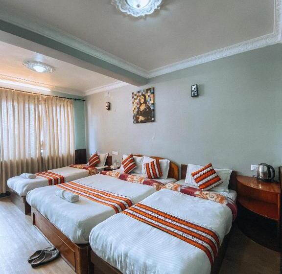 اتاق استاندارد سه تخته با بالکن, Mountain Resort