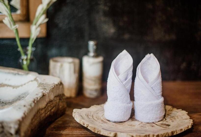 带花园景观和一个卧室的别墅, Dewi Tara Haven