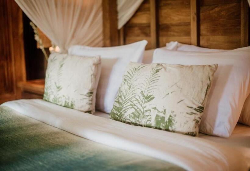 带花园景观和一个卧室的别墅, Dewi Tara Haven