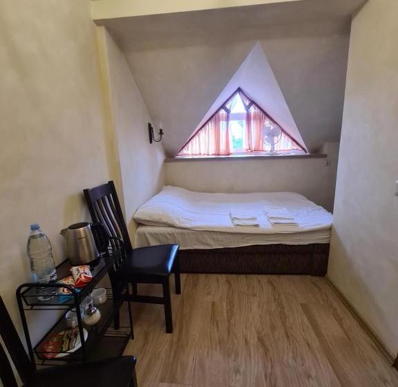 اتاق اکونومی, Meldynas