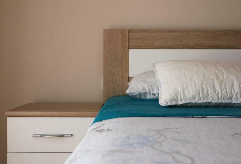 اتاق استاندارد با چشم‌انداز کوهستان, Domaćinstvo Sinđelić