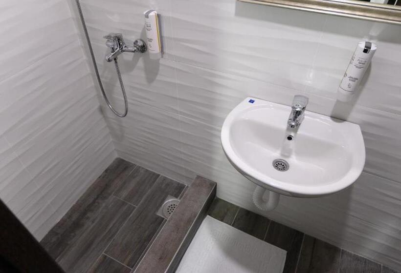 اتاق لوکس, Jezero Kudrec