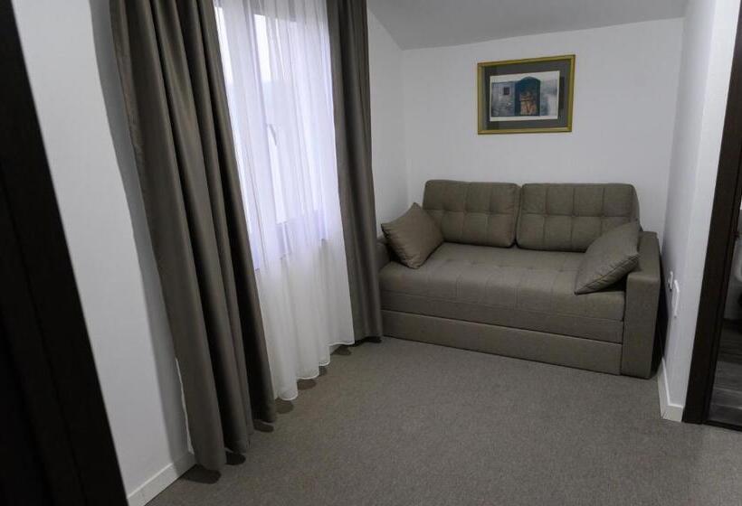 اتاق لوکس, Jezero Kudrec