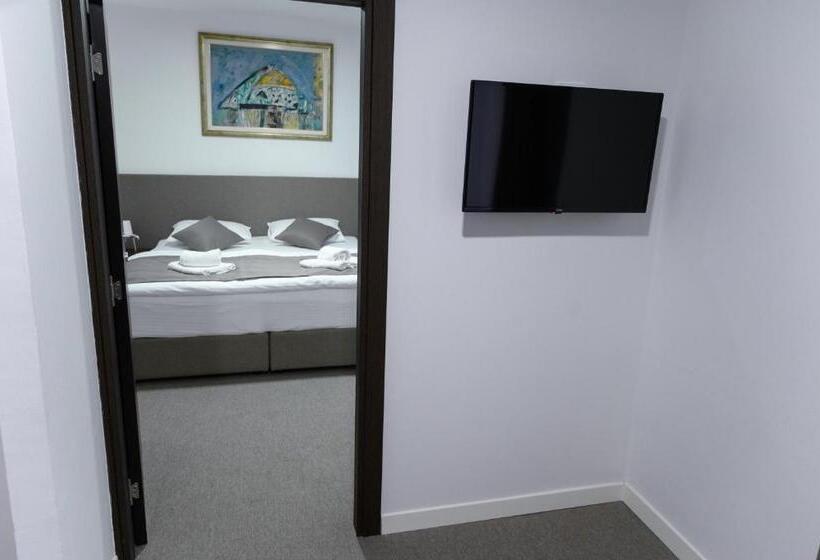 اتاق لوکس, Jezero Kudrec