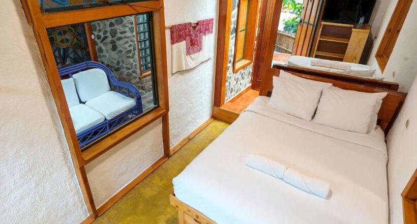 اتاق اکونومی, El Dragon