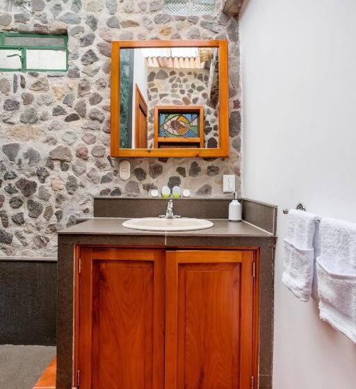 اتاق اکونومی, El Dragon