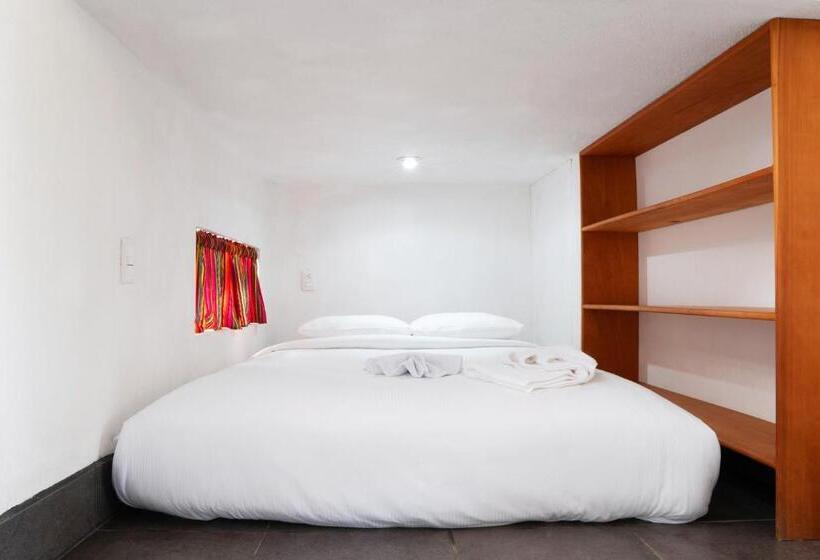 اتاق خانوادگی, El Dragon