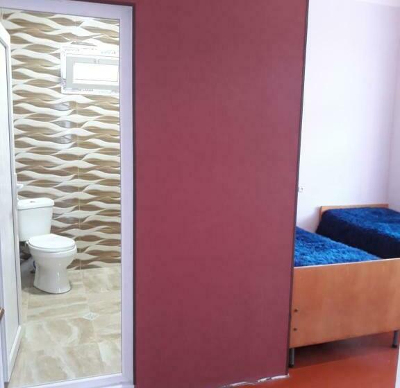 اتاق عادی, Megobroba Inn