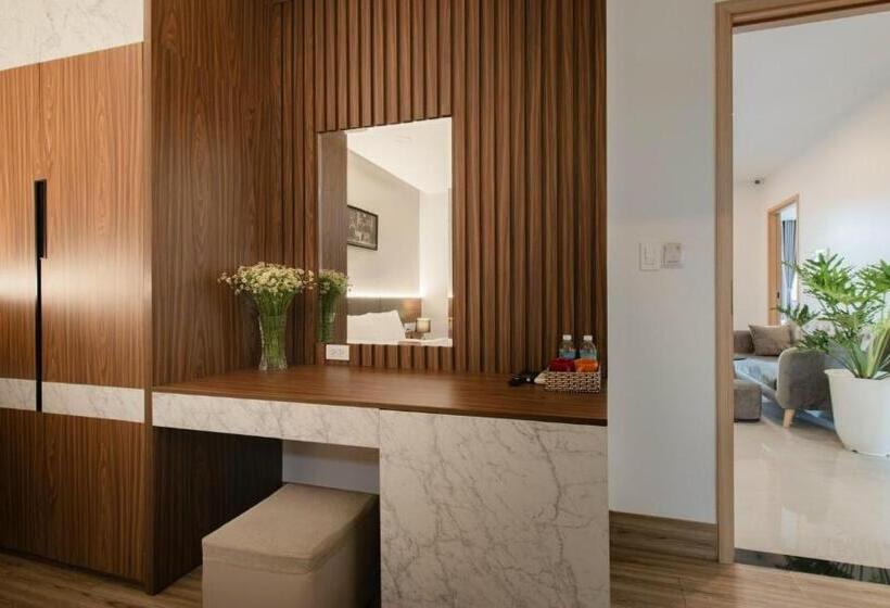 اتاق لوکس با تخت بزرگ, West Lake Hotel Near Bai Dai Beach