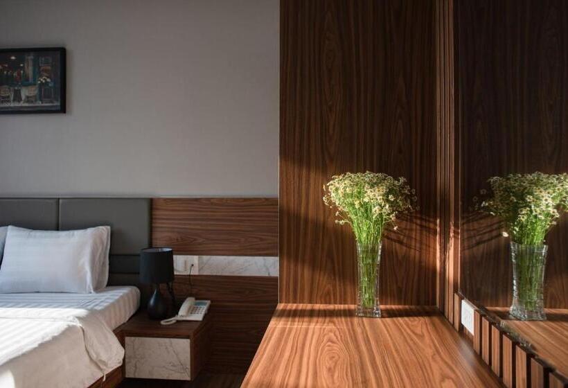 اتاق لوکس با تخت بزرگ, West Lake Hotel Near Bai Dai Beach