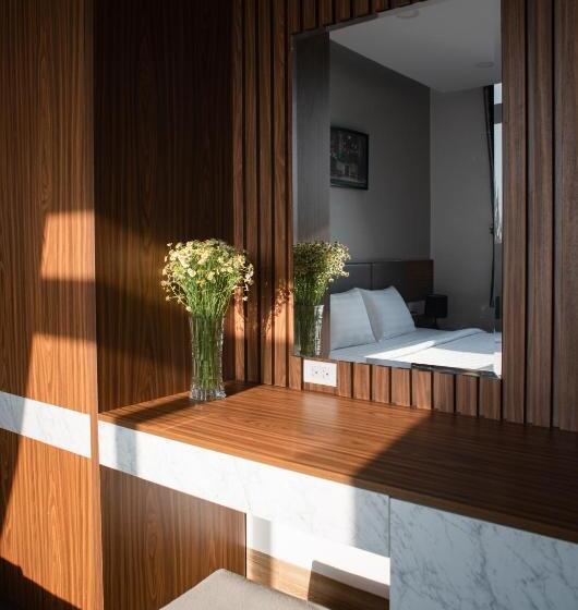 اتاق لوکس با تخت بزرگ, West Lake Hotel Near Bai Dai Beach