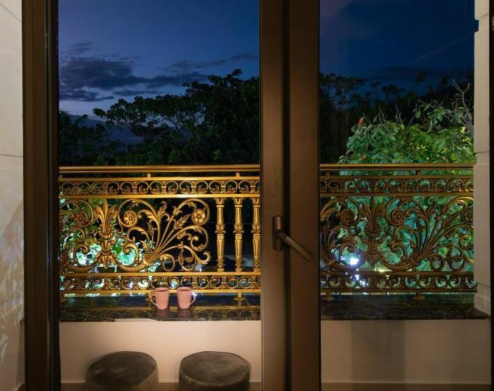 اتاق لوکس با تخت بزرگ, West Lake Hotel Near Bai Dai Beach