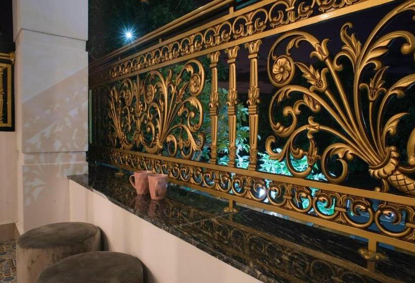 اتاق لوکس با تخت بزرگ, West Lake Hotel Near Bai Dai Beach