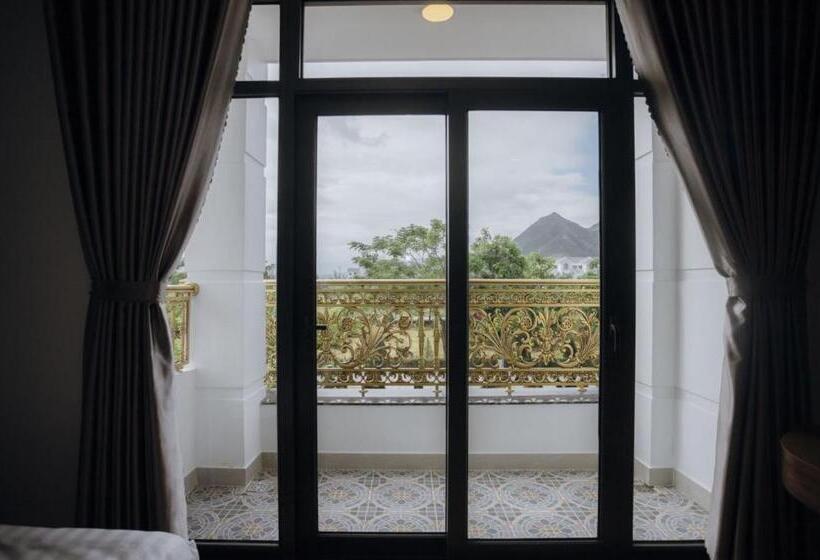 اتاق لوکس با تخت بزرگ, West Lake Hotel Near Bai Dai Beach