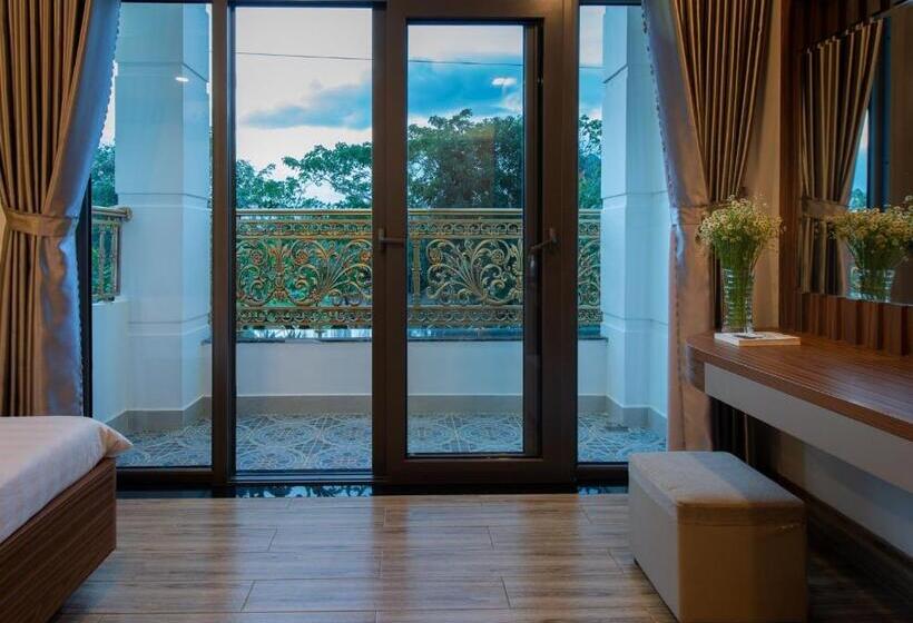 اتاق لوکس با تخت بزرگ, West Lake Hotel Near Bai Dai Beach