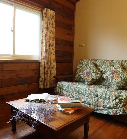 اتاق خانوادگی, Country Story B&b