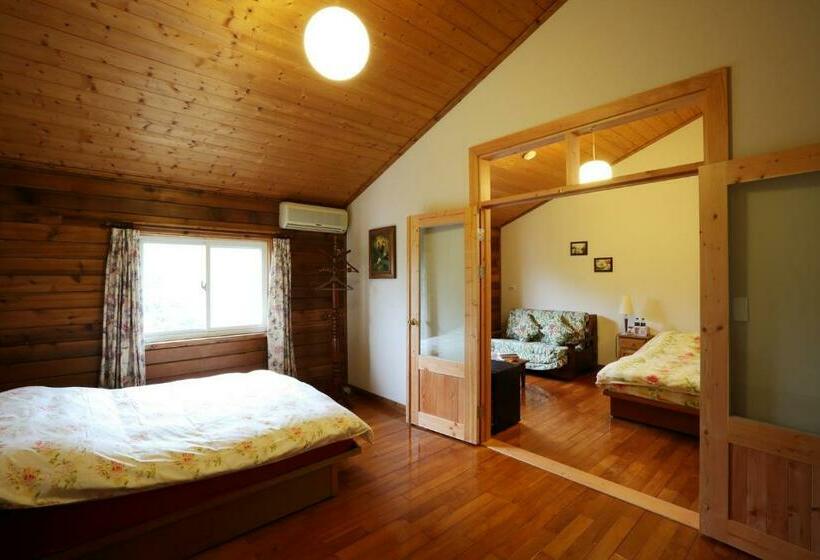 اتاق خانوادگی, Country Story B&b