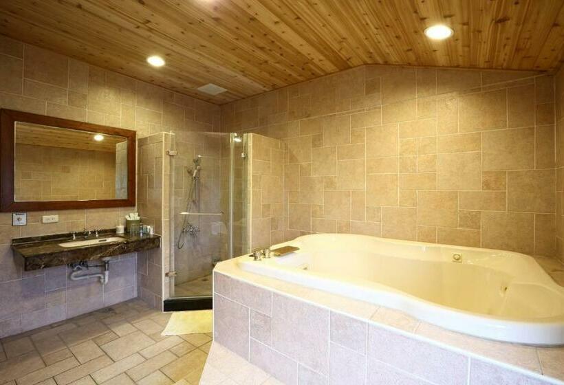 اتاق خانوادگی, Country Story B&b